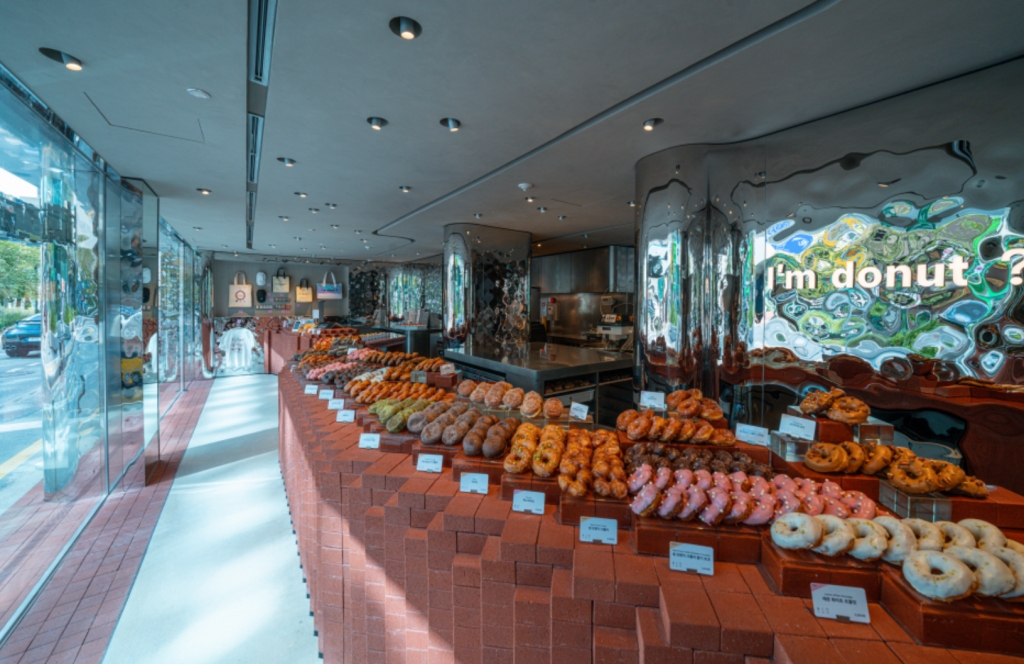 아임 도넛 성수 -벽돌 레진 테이블